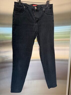 Black Astor Women’s Skinny Jeans